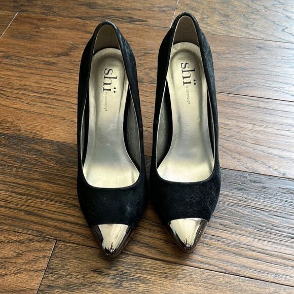 Black faux suede size 6.5 women’s heels with metal / metallic toe - Picture 3 of 12